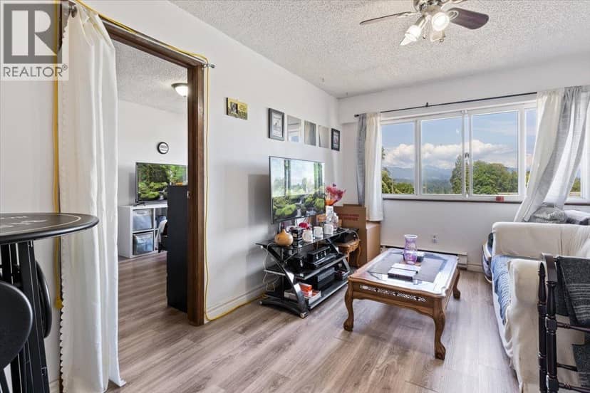 6630-6632 CANADA WAY, Burnaby, photo 2