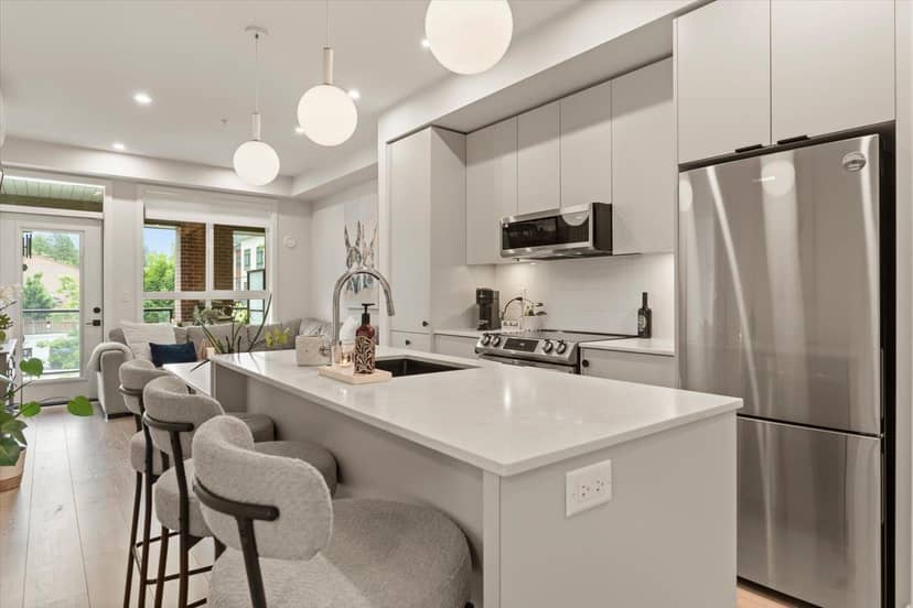 211 45511 CAMPUS DRIVE, Garrison Crossing, Chilliwack