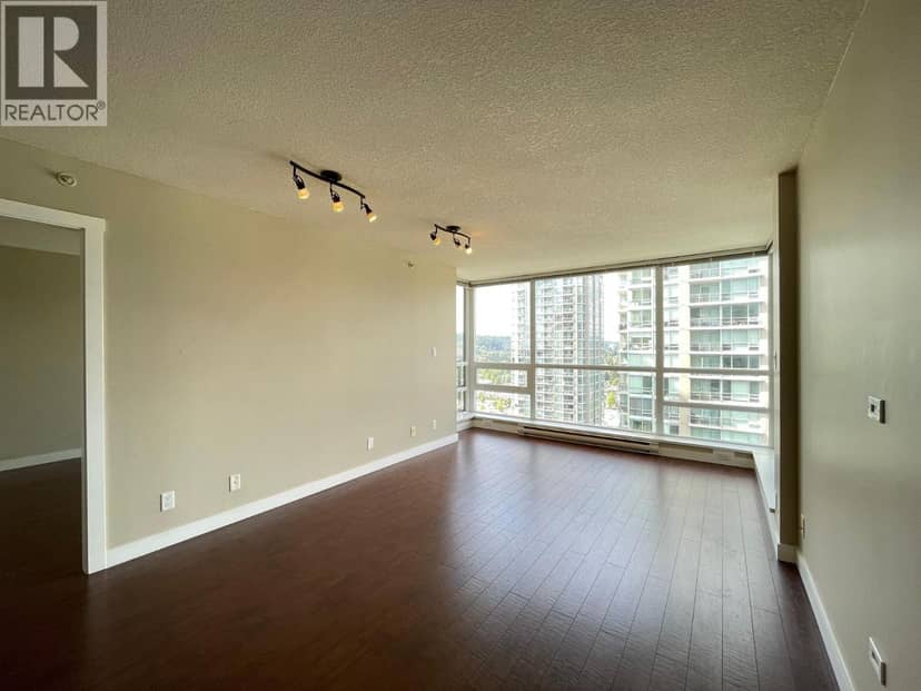 2607 2978 Glen Drive, Coquitlam, photo 3