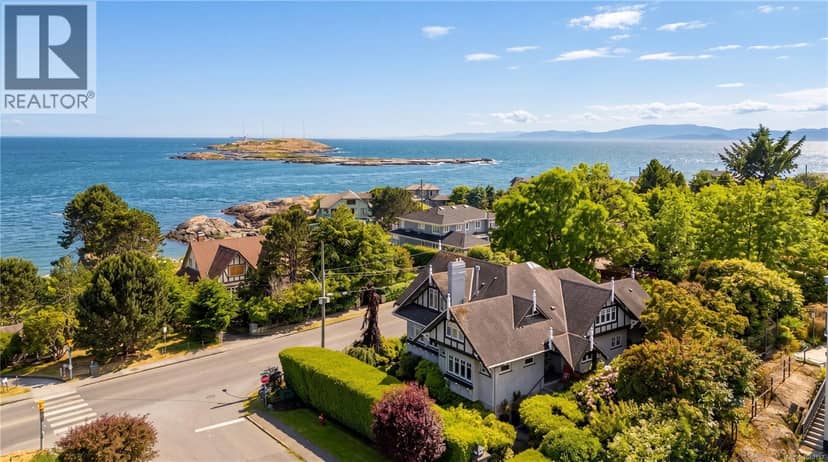 318 Newport Ave, Oak Bay