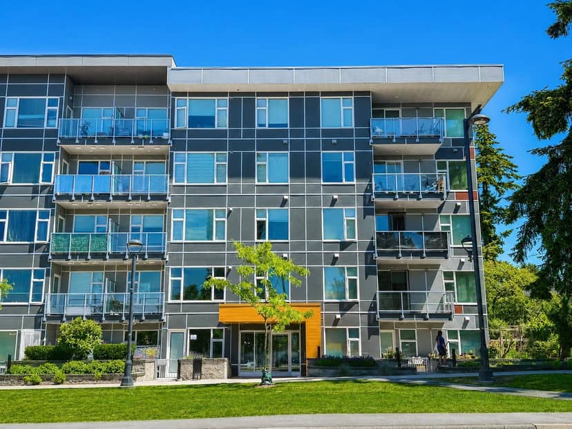 502 10838 WHALLEY BOULEVARD, Surrey, photo 2