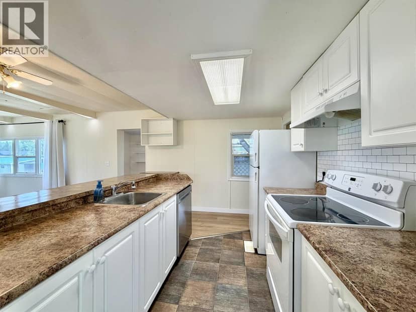 10 5506 PARK DRIVE, 103 Mile House, photo 6