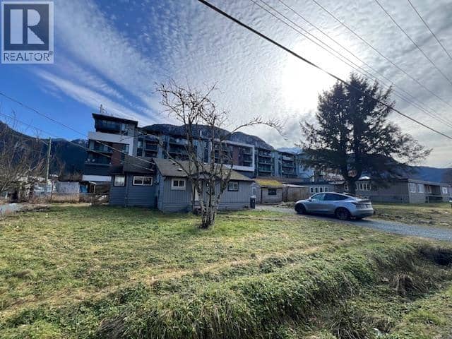 1358 1362 1366 MAIN STREET, Squamish, photo 7