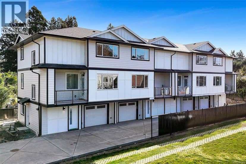 2 1559 Ash Rd, Saanich