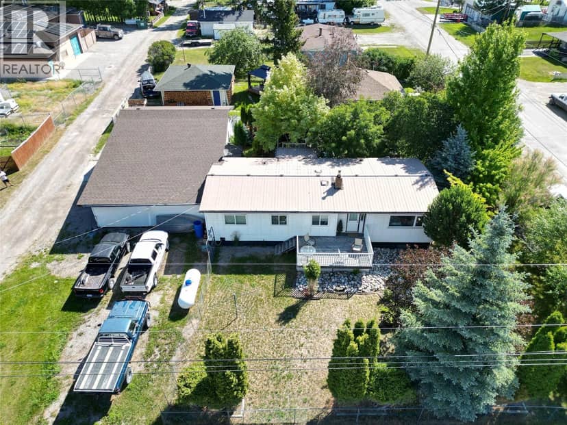 7516 Columbia Avenue, Radium Hot Springs