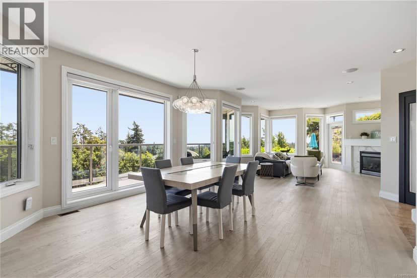 424 Pelican Dr, Colwood