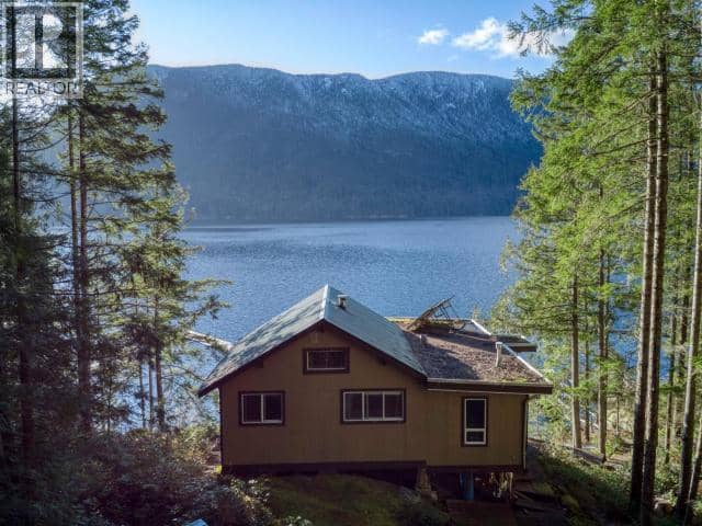 9302 POWELL LAKE, Powell River, photo 2