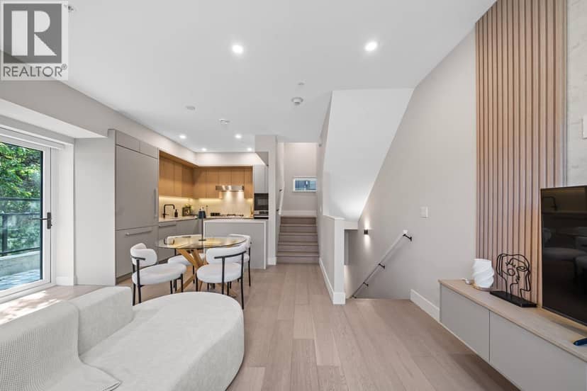 130 W WOODSTOCK AVENUE, Vancouver