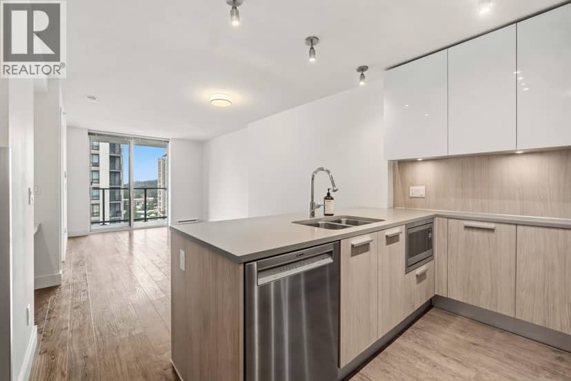 1608 3007 GLEN DRIVE, Coquitlam, photo 8