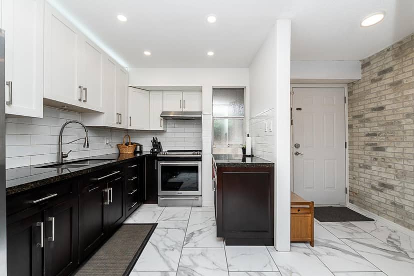 35 13795 102 AVENUE, Surrey