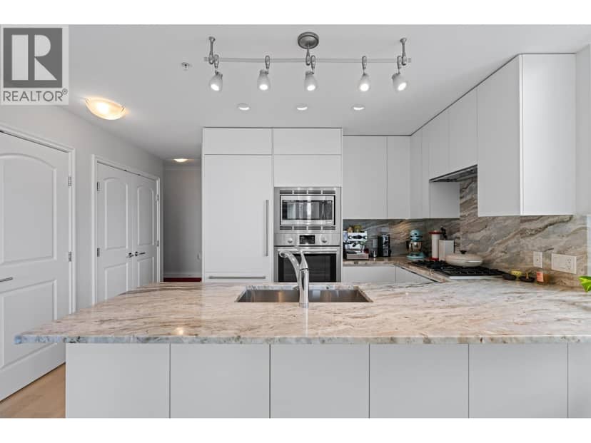 609 185 VICTORY SHIP WAY, North Vancouver, photo 2