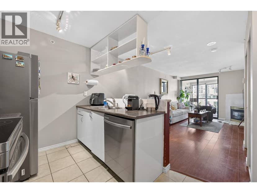 903 939 Homer Street, Vancouver, photo 2