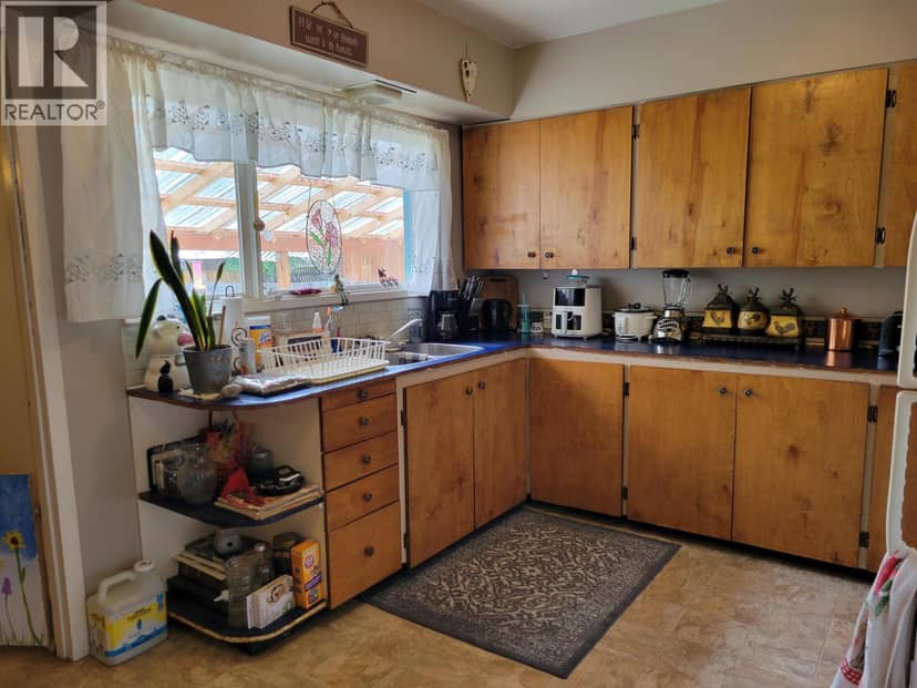 380 CONNAUGHT STREET, Vanderhoof, photo 2