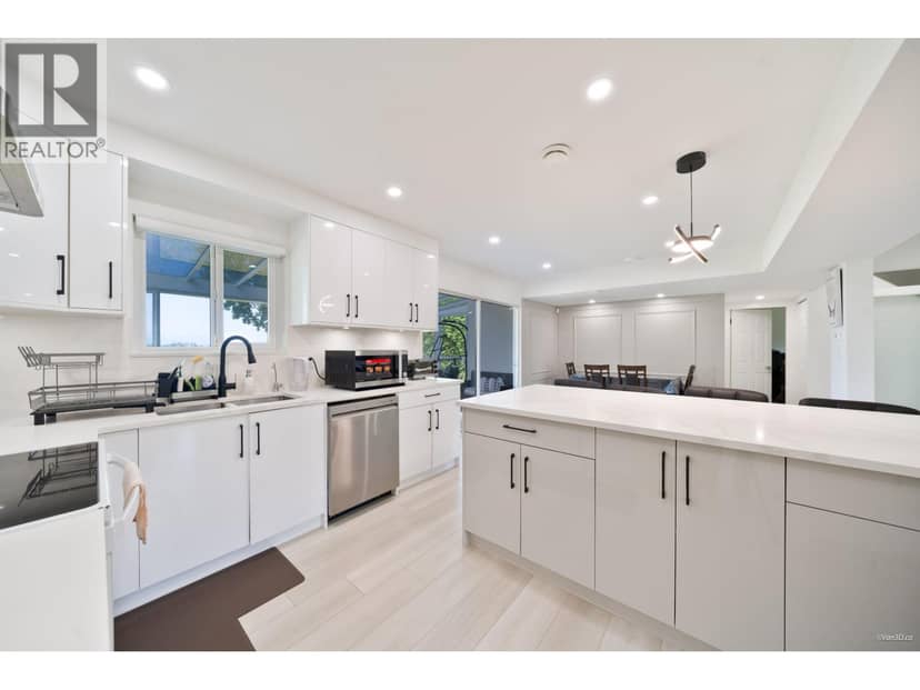 5835 CRESCENT DRIVE, Delta, photo 2