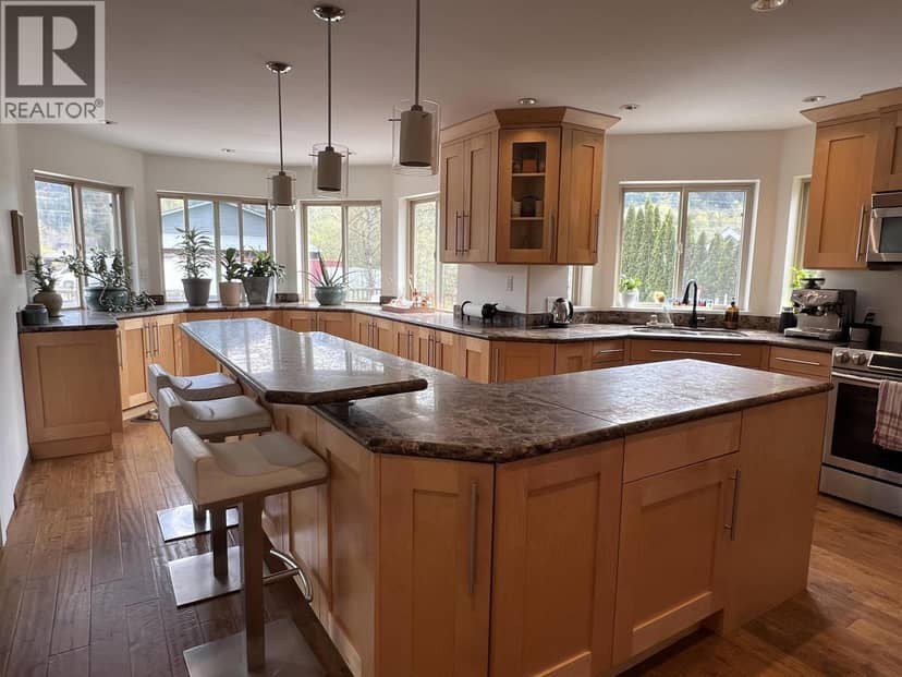 38940 LOGGERS LANE, Squamish, photo 6
