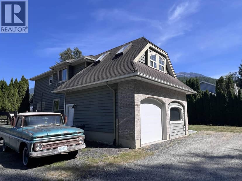 38940 LOGGERS LANE, Squamish, photo 3