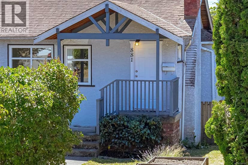 881 Leslie Dr, Saanich