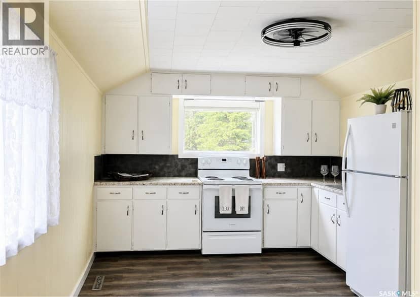 108 Third AVENUE S, Pierceland, photo 2