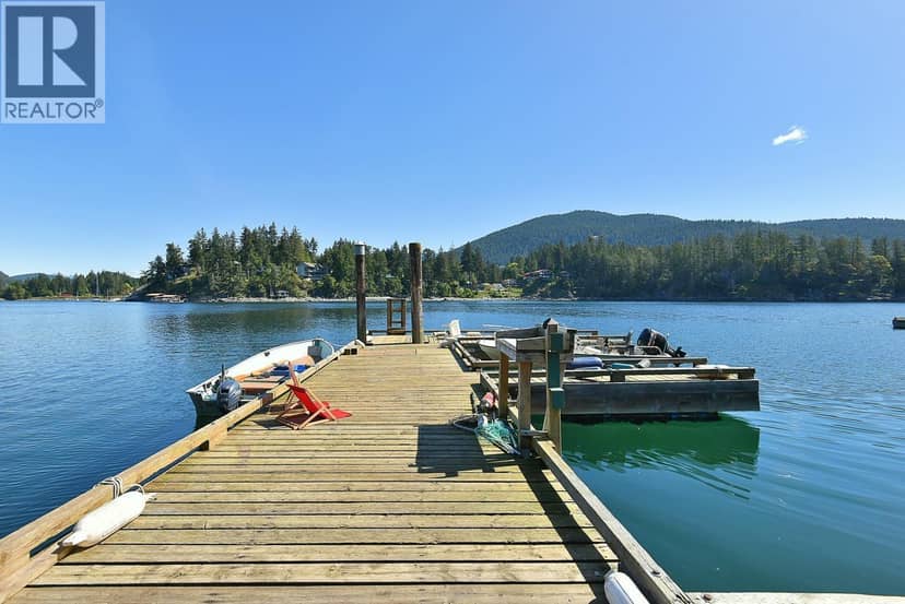 4737 DAVIS ROAD, Madeira Park