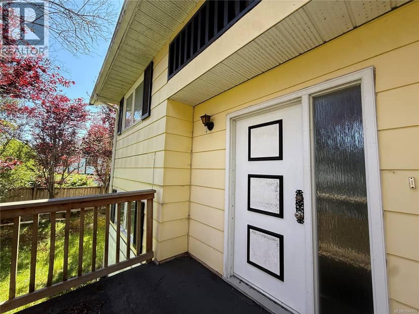 8845 Central St, Port Hardy