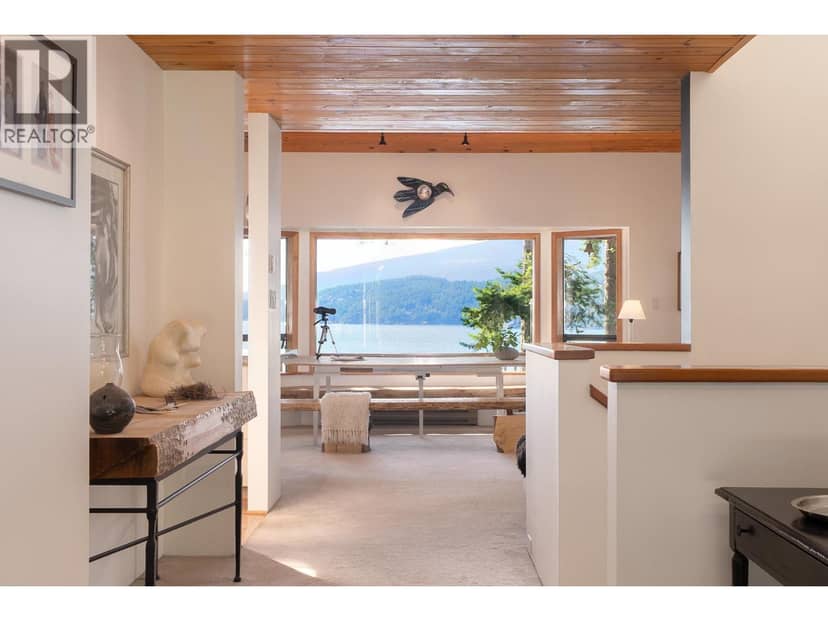 990 WINDJAMMER ROAD, Bowen Island