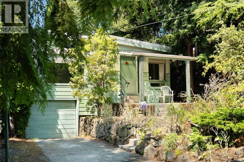 950 Dunn Ave, Saanich