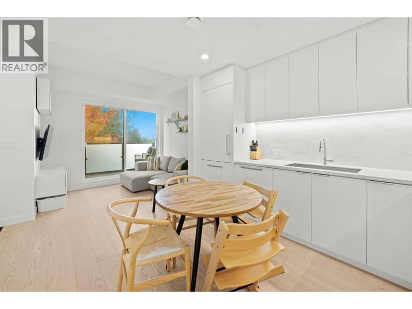 107 650 E 2ND STREET, North Vancouver, photo 3