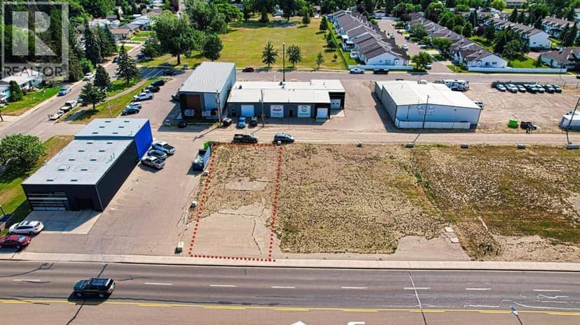 820 2 Street W, Brooks, photo 3
