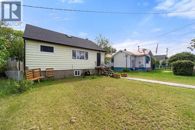 5219 50 Avenue, Camrose, photo 2