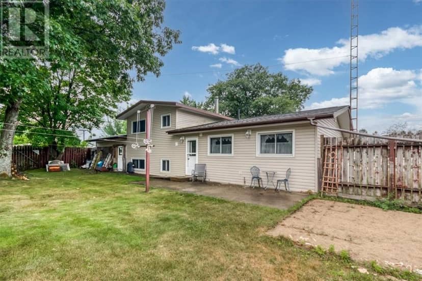 4 George Street, Webbwood, photo 4