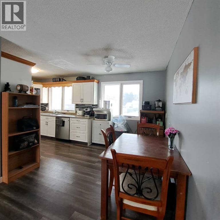 103 1st Street N, Marwayne, photo 4