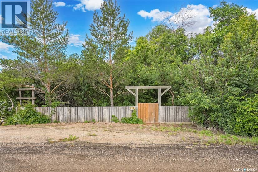 215 Regina STREET, Manitou Beach, photo 3