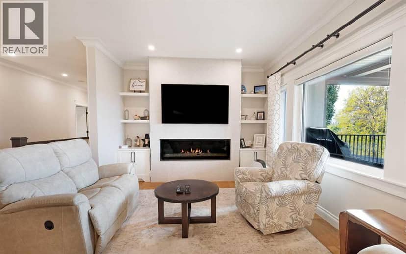 911 2 Avenue W, Brooks, photo 6