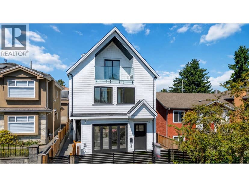 2 3271 E GEORGIA STREET, Vancouver