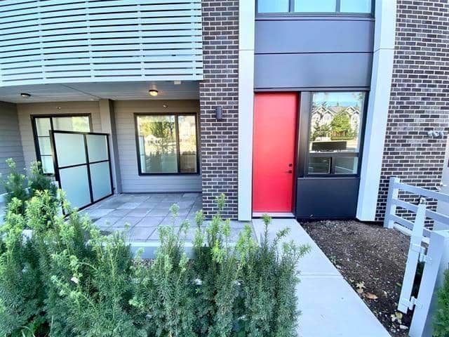 102 15858 FRASER HIGHWAY, Surrey, photo 2