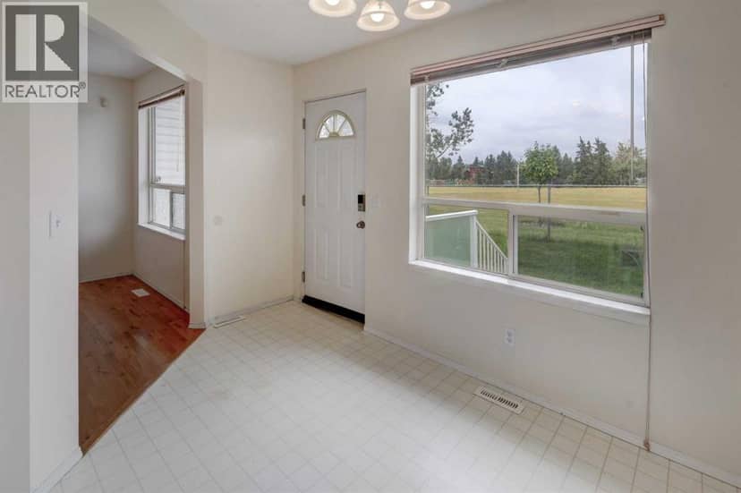 57 SANDPIPER Lane NW, Calgary, photo 6