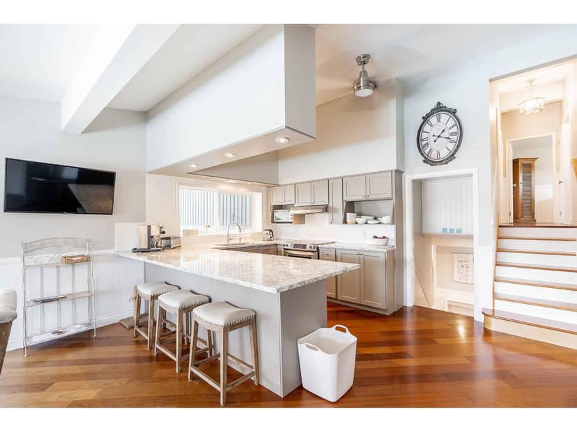8129 HARVIE ROAD, Surrey, photo 6