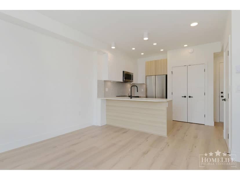 317 20769 FRASER HIGHWAY, Langley, photo 5