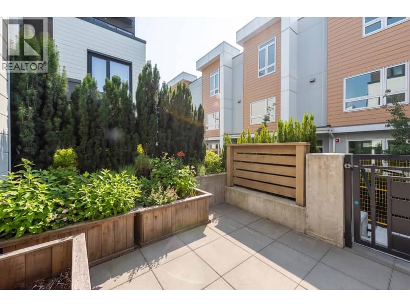 301 606 FOSTER AVENUE, Coquitlam, photo 2
