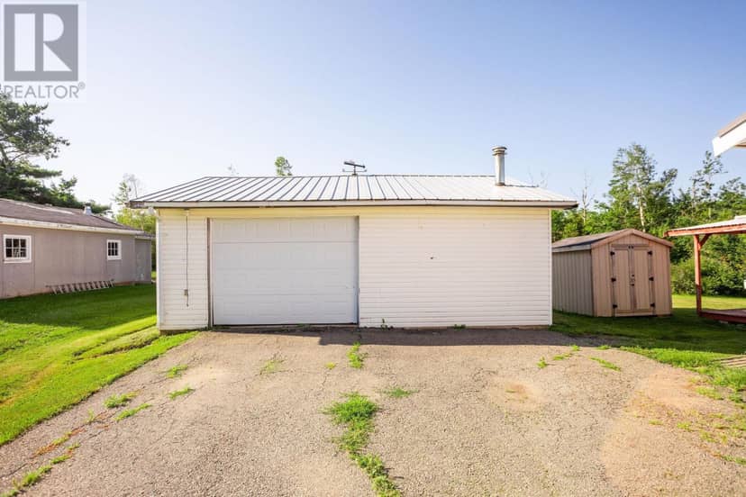 2011 ROBERTSON Road, Brudenell, photo 2