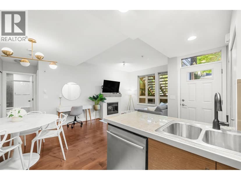 78 728 W 14TH STREET, North Vancouver