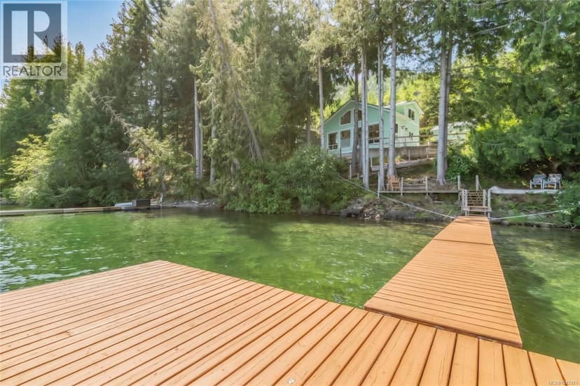 2270 South Lake Rd, Qualicum Beach