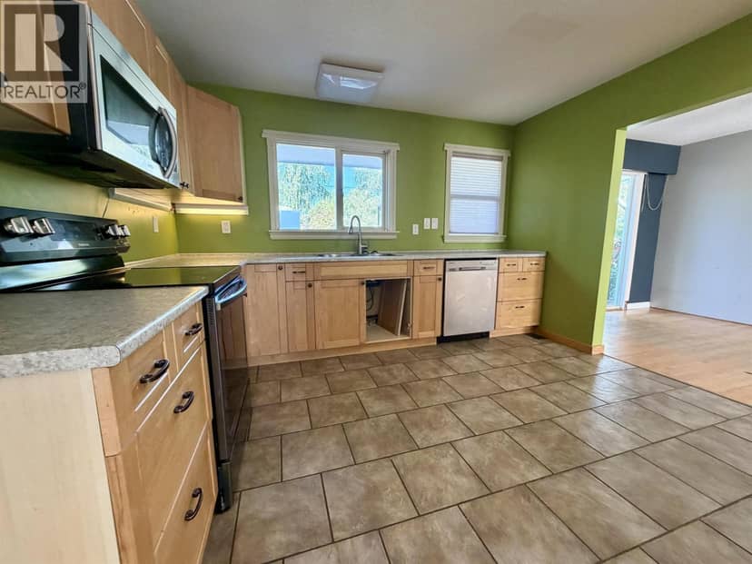 151 N KELLY STREET, Prince George, photo 2