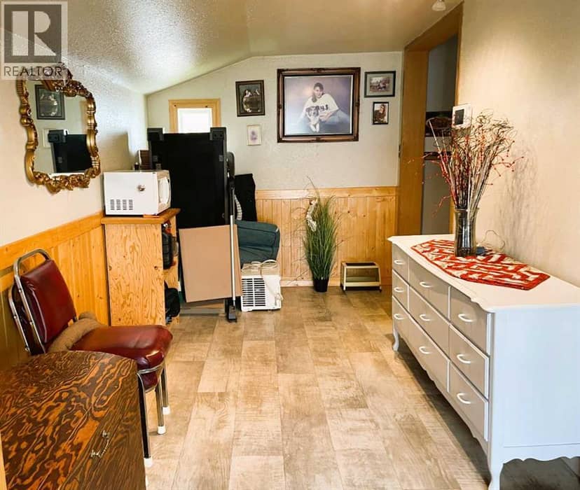 10713 111 Street, Fairview, photo 3