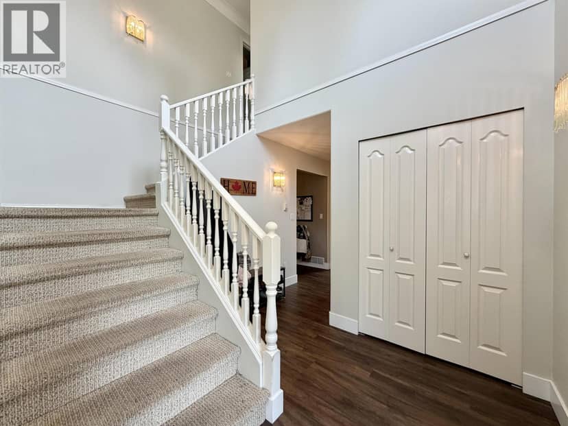 5581 LAKESIDE COURT, 103 Mile House, photo 8