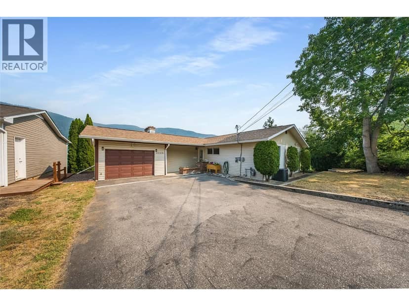3509 5th Avenue, Castlegar