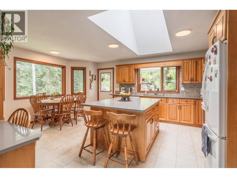 7497 LITTLE FORT 24 HIGHWAY, Bridge Lake, photo 4