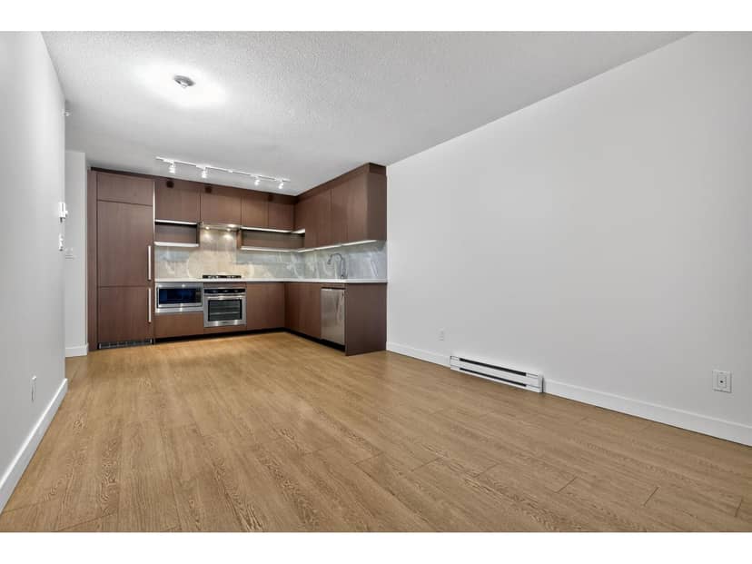 3008 13696 100 AVENUE, Surrey, photo 2