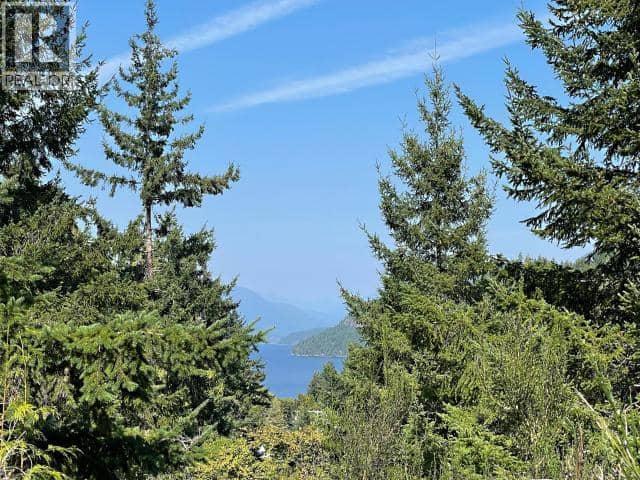 6866 CRANBERRY STREET, Powell River, photo 2