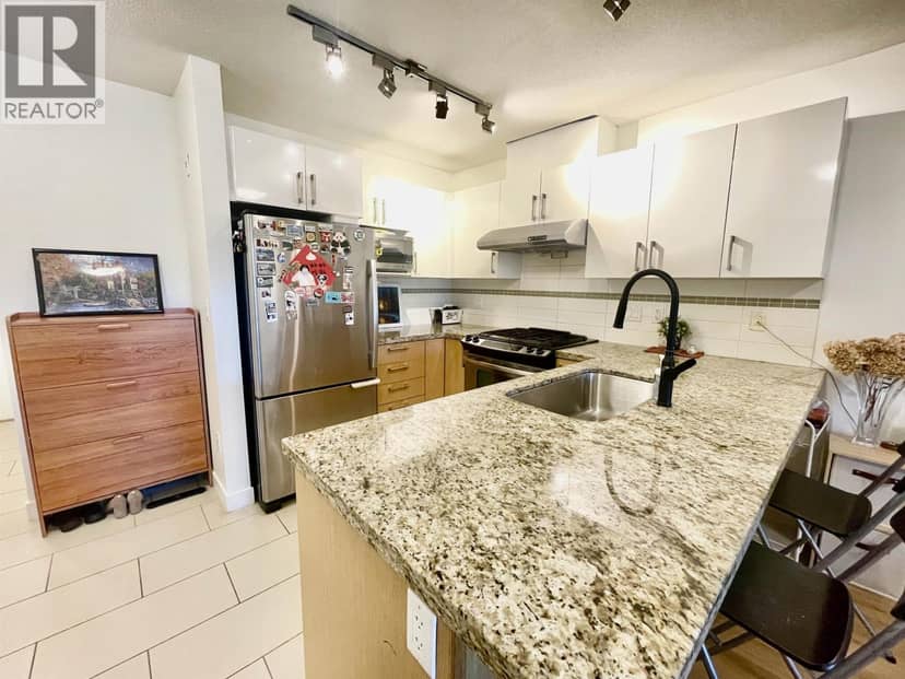 301 8600 Park Road, Richmond, photo 5